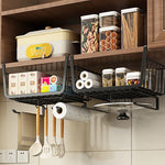 Panier de rangement sous-meuble vert clair dans une cuisine moderne