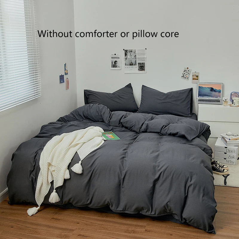 Parure de lit minimaliste 3 pièces couleur unie sur un lit