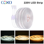 Bande LED étanche 220V installée sous un placard de cuisine
