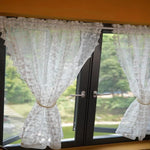 Rideaux élégants avec motif floral, parfaits pour embellir votre intérieur. Idéal pour les fenêtres de salon, apportant une touche de sophistication et de luminosité à votre pièce. Accessoire déco indispensable pour un style raffiné et accueillant.