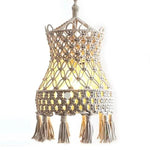 Suspension murale bohème avec franges, luminaire décoratif pour salon moderne, design d'intérieur tendance, éclairage apaisant et élégant, idéal pour une ambiance cosy et chaleureuse.