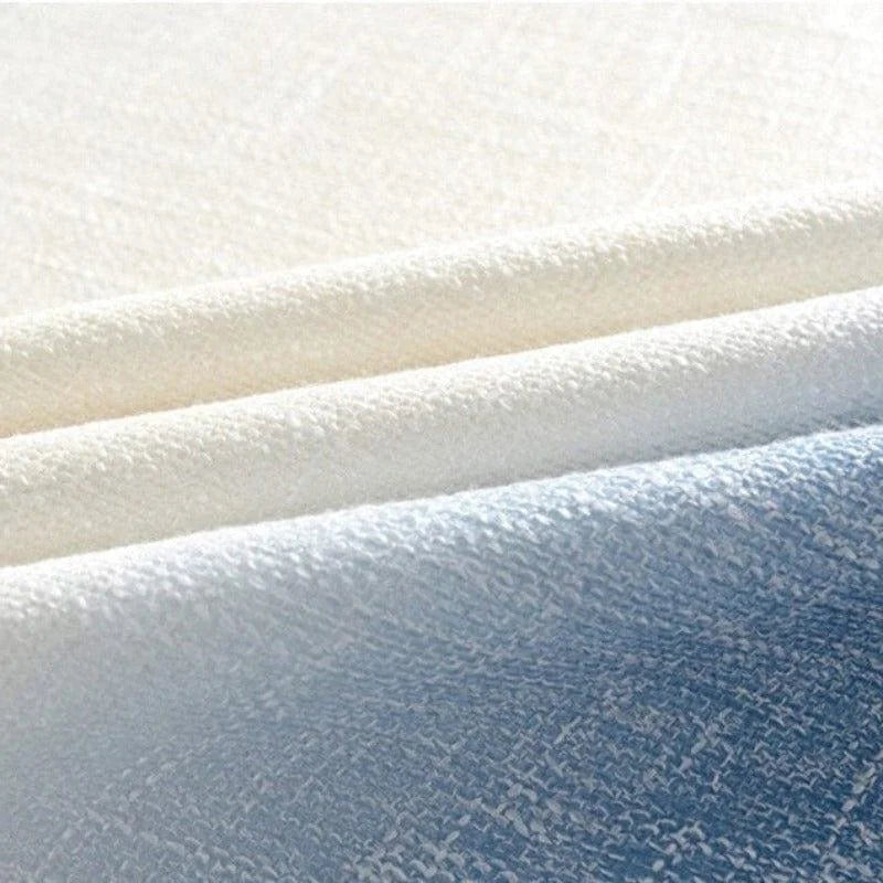 Image de tissu en bleu et blanc, idéal pour la confection de vêtements ou de décorations intérieures, offrant un aspect élégant et moderne pour diverses applications.