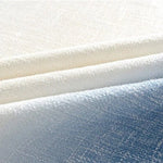 Image de tissu en bleu et blanc, idéal pour la confection de vêtements ou de décorations intérieures, offrant un aspect élégant et moderne pour diverses applications.