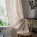 Rideau beige élégant pour salon moderne, style naturel, idéal pour ajouter une touche chaleureuse à votre intérieur. Parfait pour filtrer la lumière avec une ambiance apaisante. Accessoire déco incontournable pour les fenêtres.