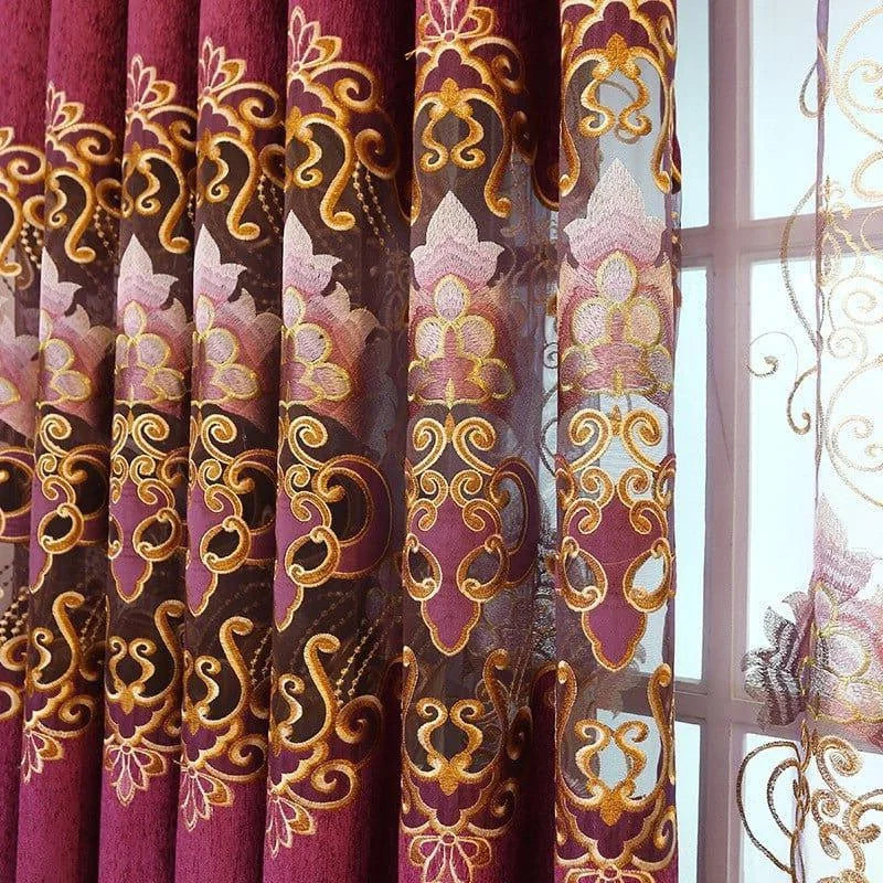 Rideaux élégants ornés de motifs floraux dorés et rouge vif, parfaits pour sublimer la décoration intérieure tout en apportant une touche chic et sophistiquée au salon ou à la chambre. Ces rideaux décoratifs ajoutent une ambiance chaleureuse et accueillante, idéal pour créer un intérieur raffiné et harmonieux.