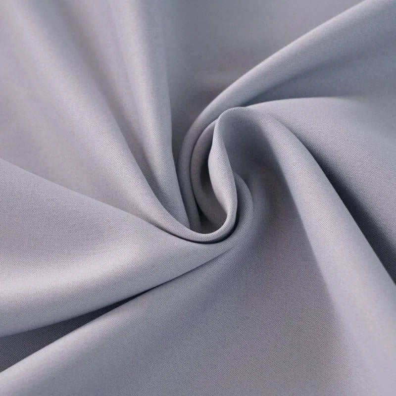 Rideau gris élégant pour salon ou chambre, design moderne et tendance, idéale pour une décoration intérieure sobre et raffinée, facile d'entretien, parfait pour créer une atmosphère chaleureuse et accueillante.