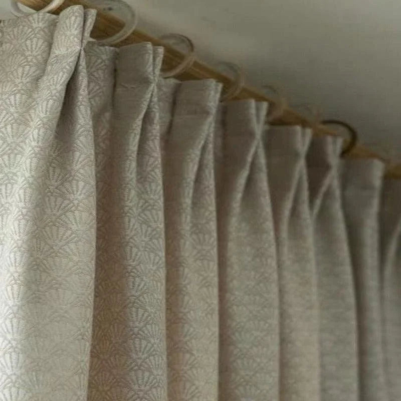 Rideaux élégants pour salon, design intemporel, style sobre, excellente occultation, compatible avec différents types de tringles, ajoutent charme et confort à votre intérieur.