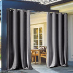 Rideaux occultants gris pour terrasse, idéals pour créer un espace extérieur intime et confortable. Ces rideaux élégants offrent une protection optimale contre le soleil et préservent votre intimité tout en ajoutant une touche de sophistication à votre pergola ou véranda. Parfaits pour la décoration extérieure, ils sont faciles à installer grâce à leurs œillets métalliques.