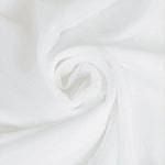 Textile blanc, élégant et fluide, parfait pour la création de vêtements sophistiqués ou de décoration intérieure, offrant une apparence chic et raffinée, idéal pour les projets de couture modernes.