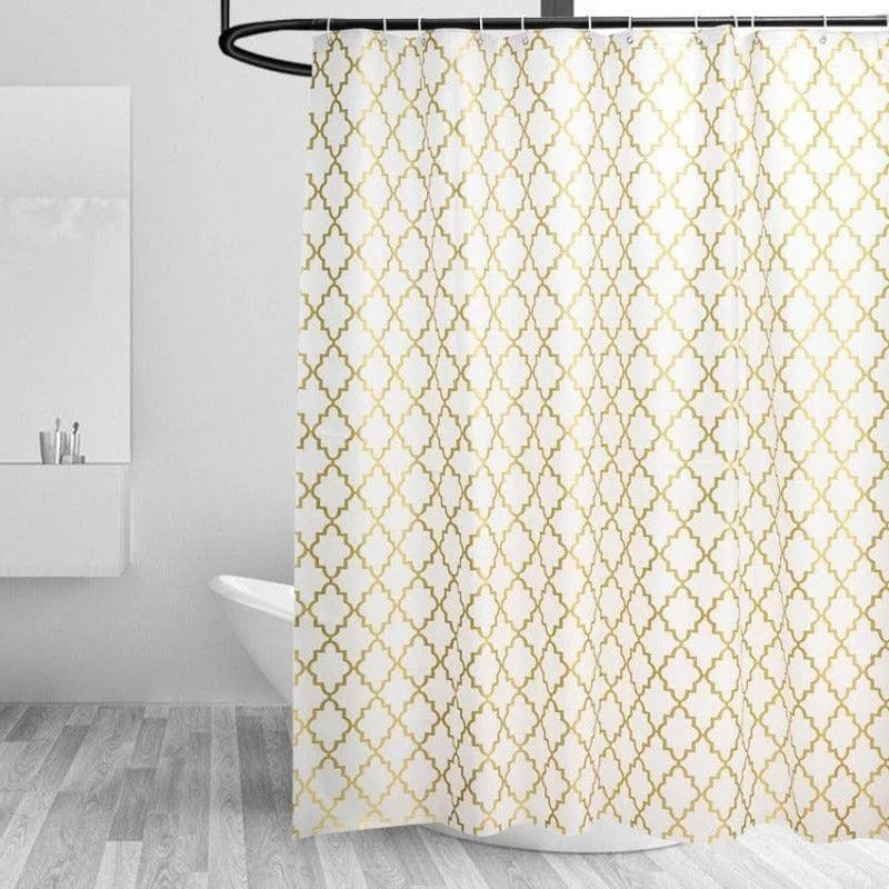 Rideau de douche élégant avec motif géométrique doré, idéal pour embellir la salle de bain moderne et apporter une touche de sophistication à votre espace. Facile à installer et à entretenir, ce rideau transforme instantanément l'ambiance de la salle de bain tout en offrant une solution pratique et esthétique.