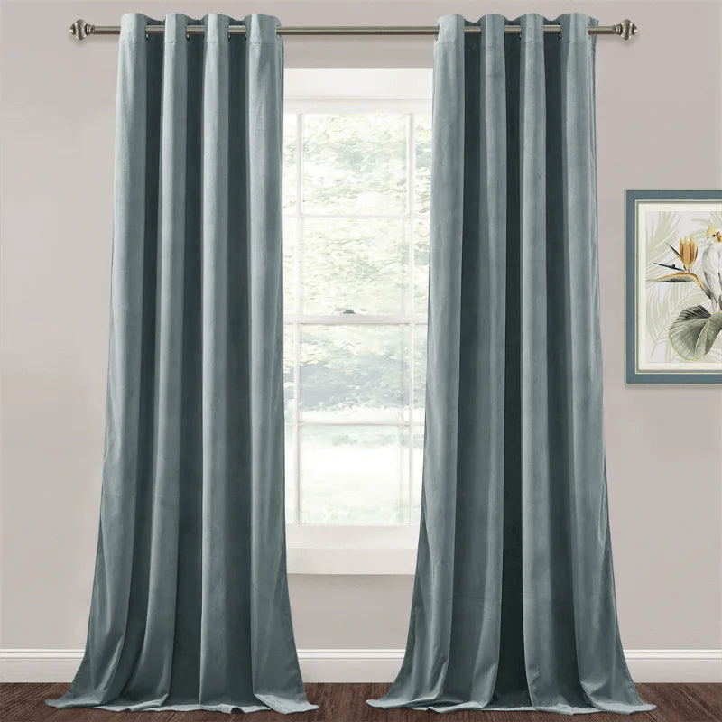 Paire de rideaux opaques bleus avec œillets, idéale pour salon ou chambre, apportant élégance et confort à votre intérieur. Design moderne et élégant pour embellir vos fenêtres tout en bloquant la lumière. Agrémentez votre décoration avec ces rideaux tendance et pratiques.