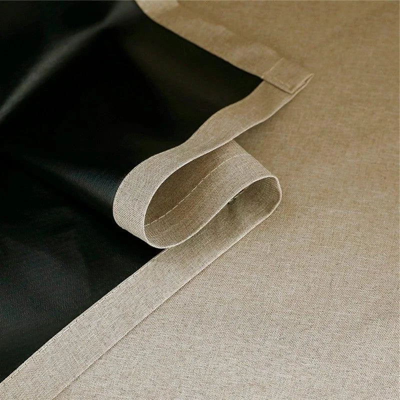 Tissu double face élégant combinant des tons noirs et beige, idéal pour une décoration intérieure moderne et sophistiquée. Ce textile de haute qualité s'adapte parfaitement à divers styles de design et apporte une touche de raffinement à tout espace de vie. Accessoire polyvalent et esthétique parfait pour les rideaux ou napperons.