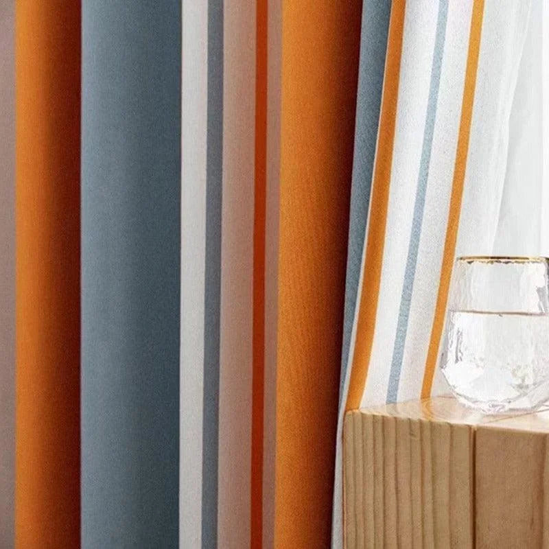 Rideau à rayures colorées, idéal pour une décoration moderne et élégante. Parfait pour ajouter une touche de couleur vive à votre intérieur. Convient aux salons, chambres ou bureaux pour un look contemporain.