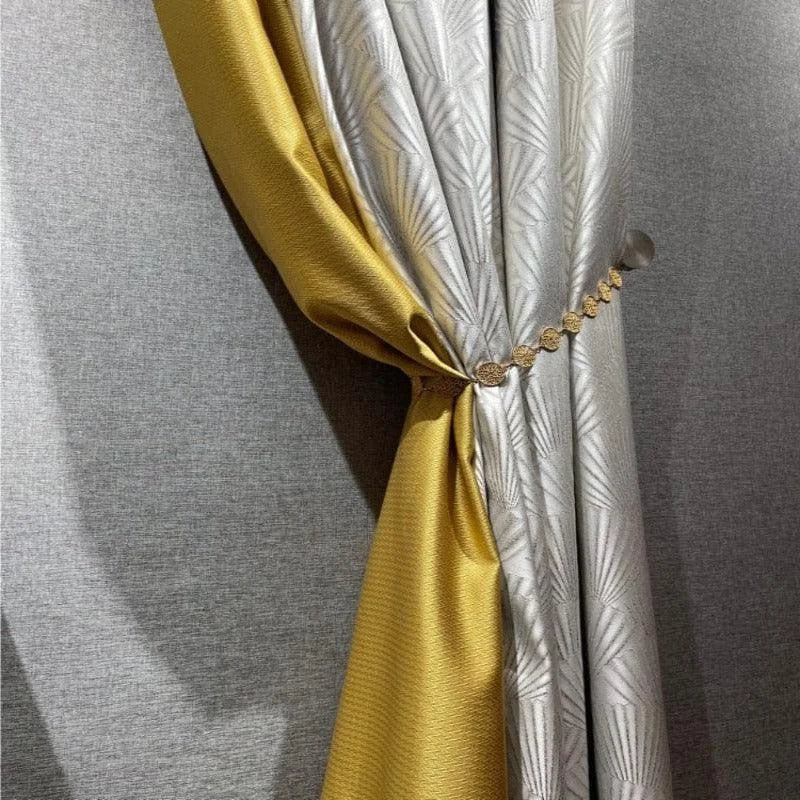 Rideaux modernes et élégants, parfaits pour sublimer votre intérieur. Design bicolore avec des motifs géométriques raffinés, ajoutant une touche de sophistication à votre décoration. Ces rideaux sont idéals pour contrôler la luminosité et créer une ambiance chaleureuse dans votre maison. Choisissez des rideaux de qualité pour une décoration chic et contemporaine.