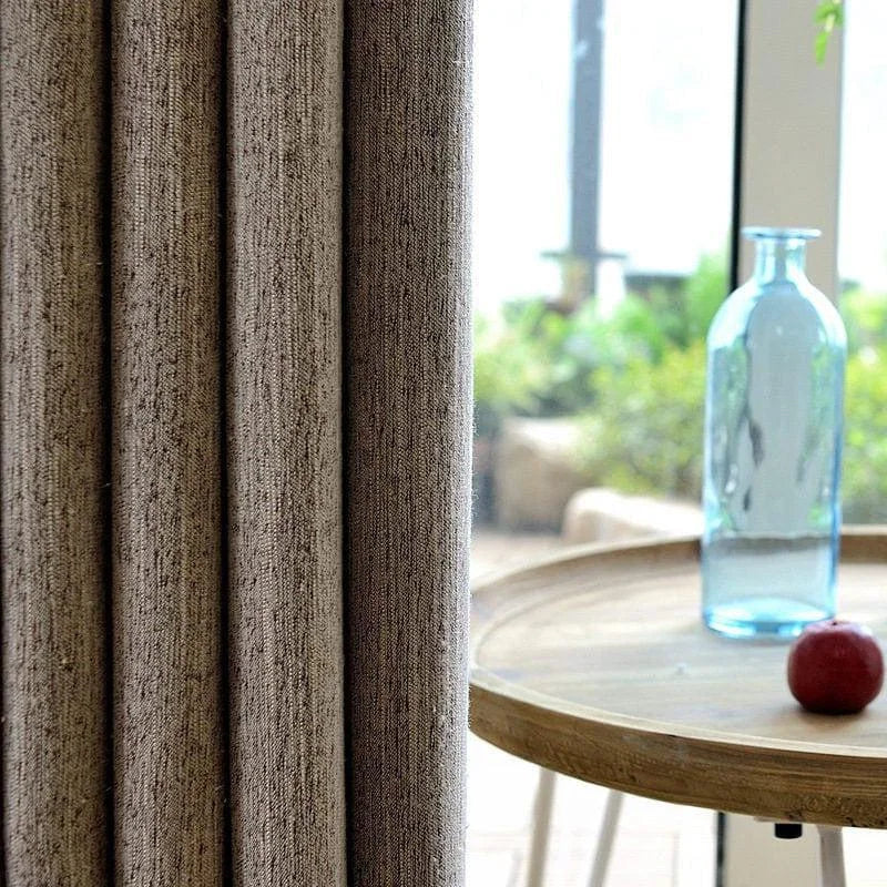 Rideaux élégants pour intérieur moderne, couleur neutre, conçus pour ajouter une touche de sophistication et de confort à votre maison. Style contemporain idéal pour salon ou chambre, combinant fonctionnalité et esthétique. Décorez vos fenêtres tout en contrôlant la lumière et l’intimité.