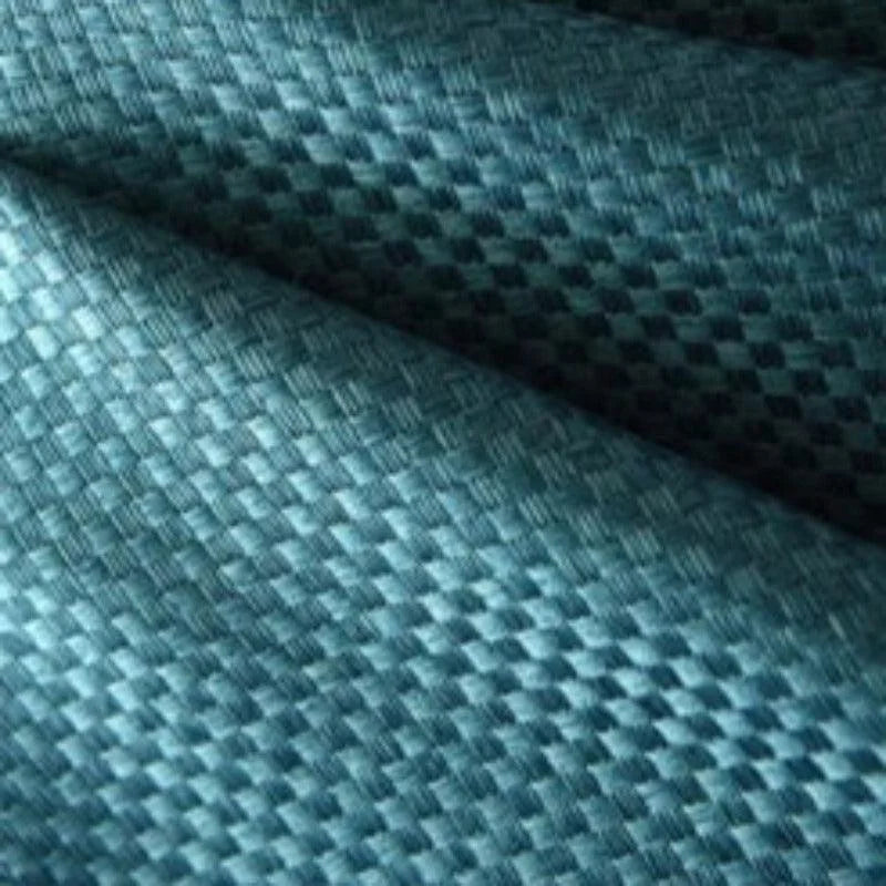 Texture tissée bleue en gros plan, montrant un motif détaillé et élégant idéal pour la décoration intérieure moderne ou la fabrication de vêtements tendance. Cet échantillon de tissu bleu offre une esthétique sophistiquée qui améliore l'ambiance de tout espace.