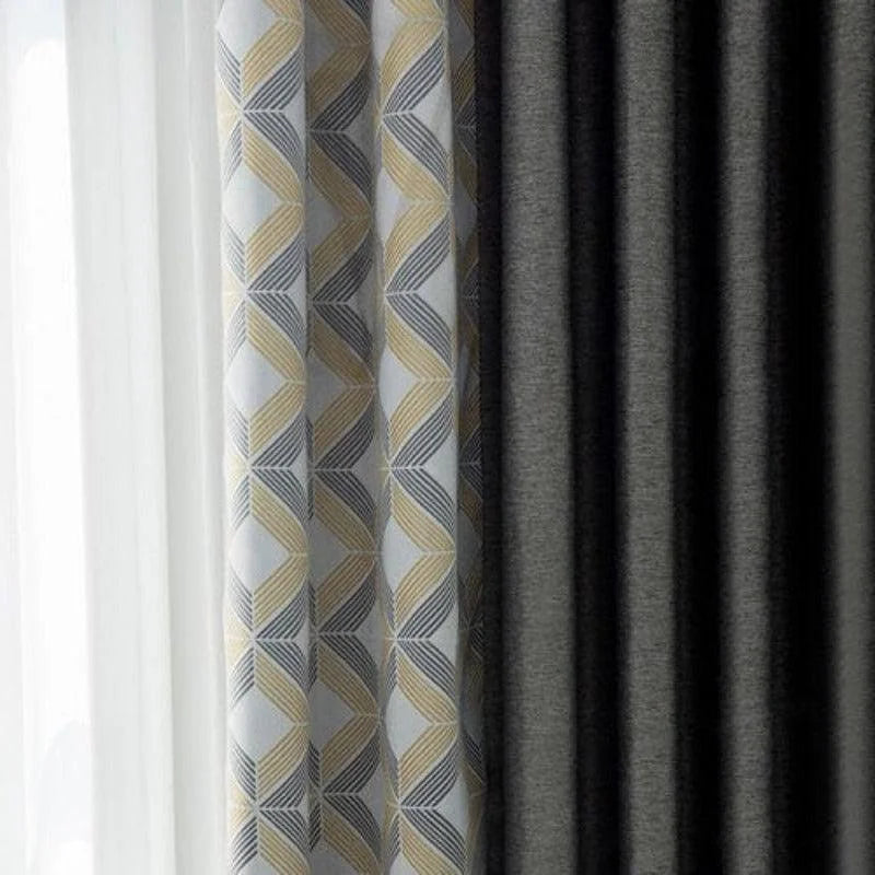 Rideaux modernes pour salon, combinant motifs géométriques élégants et teintes neutres, apportant une touche de style et de sophistication à votre intérieur. Parfait pour la décoration de fenêtres dans les espaces de vie contemporains.