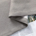 Rideau gris moderne avec texture douce, idéal pour la décoration intérieure de salon ou chambre, offrant une ambiance élégante et contemporaine. Parfait pour ajouter une touche de style à tout espace de vie.