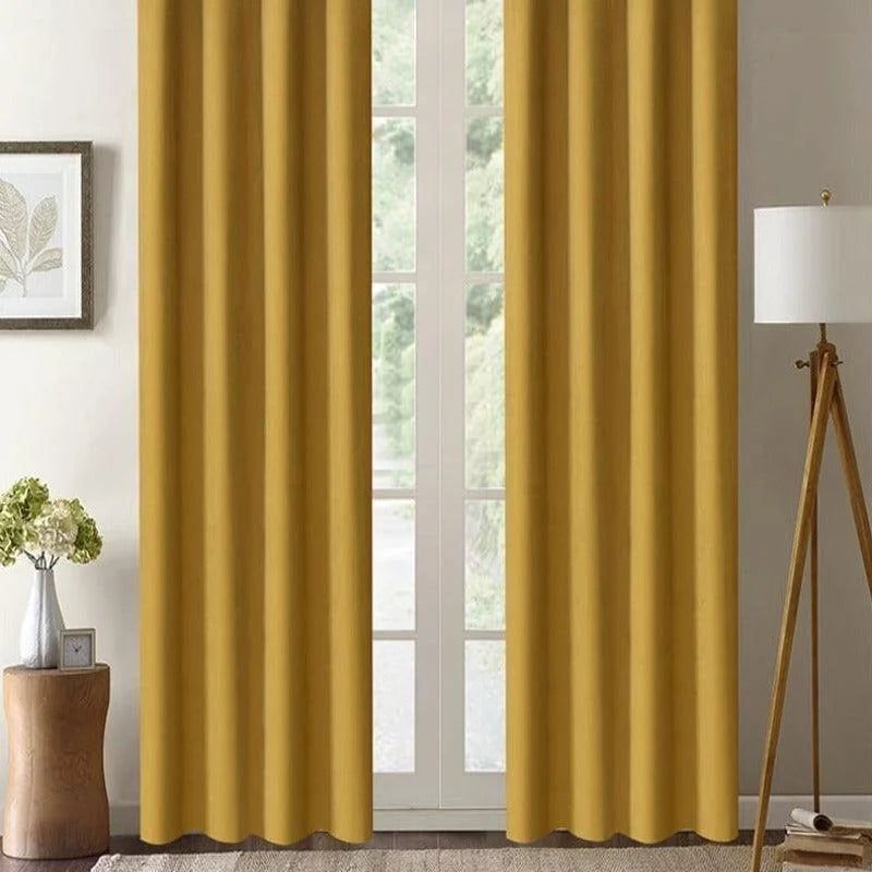 Rideaux opaques jaunes élégants pour salon moderne, ajoutant une touche chaleureuse et accueillante à la décoration intérieure. Parfaits pour réguler la luminosité et préserver l'intimité, ces rideaux complètent harmonieusement un style contemporain et coloré.