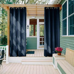 Rideaux d'extérieur élégants pour terrasse, offrant intimité et style moderne. Parfaits pour créer un espace extérieur confortable, ces rideaux apportent une touche déco raffinée à votre véranda ou pergola. Accessoire idéal pour embellir votre espace de vie en plein air.