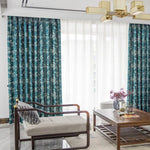 Rideaux élégants bleu vert avec motif floral, parfaits pour sublimer un salon moderne. Leur design raffiné et leurs couleurs vibrantes ajoutent une touche de sophistication à votre intérieur. Idéaux pour créer une ambiance chaleureuse et accueillante.