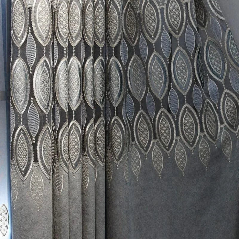 Rideau décoratif moderne avec motif géométrique ovale, idéal pour ajouter une touche élégante à votre intérieur. Ce rideau trouve sa place dans un salon ou une chambre, rehaussant la décoration avec son design raffiné et ses détails minutieux. Parfait pour créer une ambiance chaleureuse et contemporaine dans votre maison.
