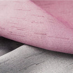 Image d'un rideau moderne aux nuances de rose et gris, idéal pour ajouter une touche élégante à votre décoration intérieure. Parfait pour le salon ou la chambre à coucher, ce rideau offre une atmosphère chaleureuse et contemporaine.