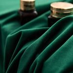 Produit de luxe en vert foncé, idéal pour une ambiance élégante et sophistiquée. Accessoirisé avec des éléments dorés, parfait pour un intérieur raffiné ou une utilisation créative.