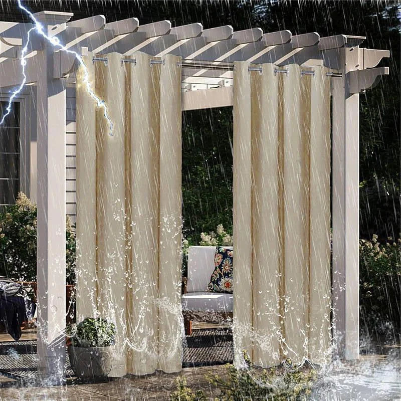 Rideaux d'extérieur pour pergola, résistants aux intempéries, conçus pour protéger contre la pluie et le vent lors des tempêtes. Installation facile pour une utilisation en extérieur, idéaux pour ajouter une touche d'élégance et fonctionnalité aux espaces extérieurs. Parfaits pour terrasses et jardins.