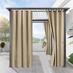 Rideaux d'extérieur pour pergola, offrant une ambiance élégante et intime sur la terrasse, parfaits pour créer un espace ombragé et confortable en plein air. Disponibles en couleur taupe, ces rideaux modernes protègent du soleil tout en ajoutant une touche décorative à tout aménagement extérieur. Idéal pour les jardins et patios.