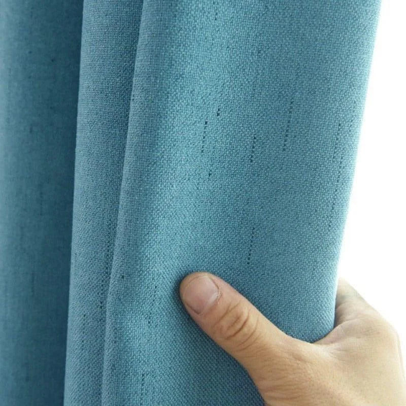 Rideau bleu élégant pour décoration intérieure, transformant l'ambiance de votre pièce avec style et simplicité. Idéal pour salon, chambre ou bureau, apportant une touche de couleur apaisante.