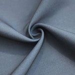 Texture élégante d'un tissu bleu avec un drapé raffiné, idéal pour des designs contemporains et des applications variées dans la décoration et la mode. Découvrez un style épuré et sophistiqué pour sublimer vos créations textiles.