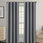 Rideaux gris élégants pour salon moderne, embellissant la pièce tout en offrant une intimité optimale. Ces draperies chic s’intègrent parfaitement à tout type de décoration intérieure, créant une atmosphère chaleureuse et accueillante. Accessoire de maison indispensable pour ajouter une touche de sophistication et de confort à votre espace de vie.