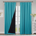 Rideaux occultants turquoise élégants pour salon, conçus pour bloquer la lumière et offrir une ambiance paisible. Idéaux pour la décoration intérieure moderne, ces rideaux ajoutent une touche de couleur vive à n'importe quelle pièce. Faciles à installer, parfaits pour les fenêtres de salon.