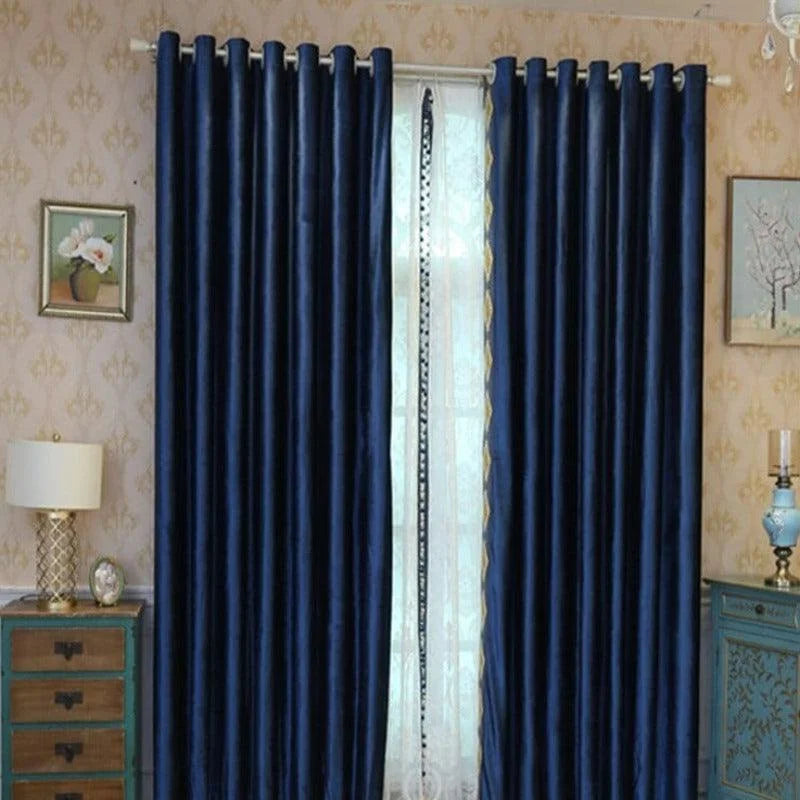 Rideaux opaques bleu marine avec anneaux, parfaits pour une décoration intérieure élégante et moderne. Créez une ambiance chaleureuse dans votre salon ou chambre avec ces rideaux contemporains. Adapté pour bloquer la lumière extérieure tout en ajoutant une touche de sophistication à votre espace. Parfaits pour un usage domestique ou professionnel.