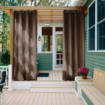 Rideaux d'extérieur élégants pour pergola, offrant intimité et protection solaire sur terrasse moderne. Transformez votre espace extérieur en un havre de paix grâce à ces rideaux pratiques et esthétiques. Parfait pour ajouter une touche contemporaine à votre jardin ou véranda.