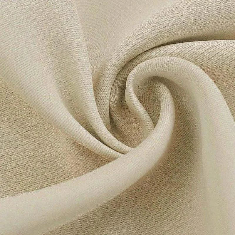Image d'un tissu beige polyvalent avec une texture douce et élégante, idéal pour la confection de vêtements et d'articles de décoration intérieure. Ajustement parfait pour toute utilisation nécessitant un style raffiné et une esthétique douce.