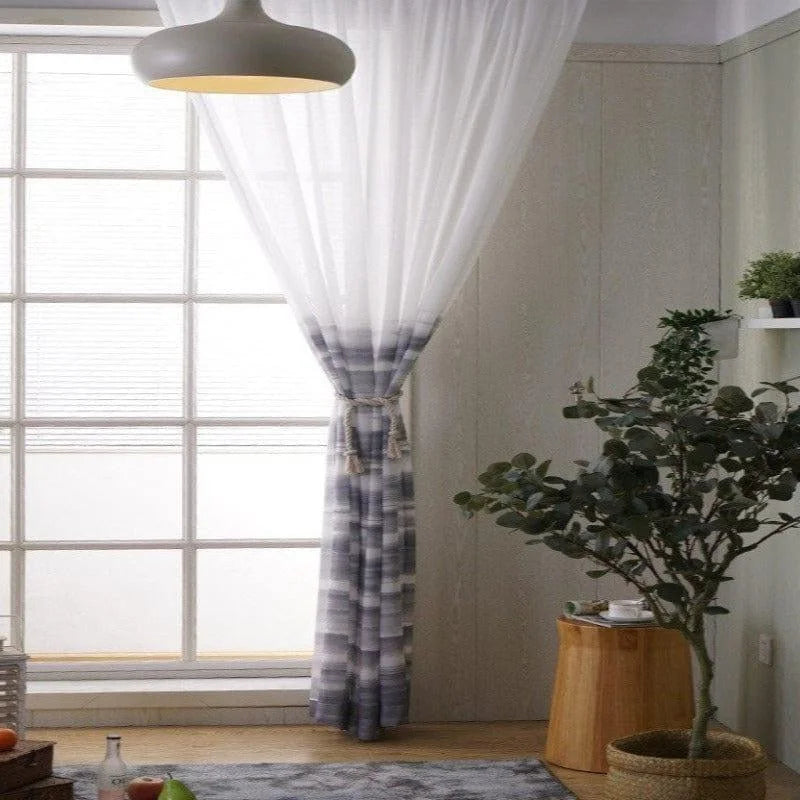 Rideau élégant pour salon, design moderne avec motif bicolore et finition soignée, parfaitement adapté pour filtrer la lumière tout en ajoutant une touche de style à votre décoration intérieure. Idéal pour un intérieur contemporain, il complète harmonieusement l'esthétique de votre pièce.