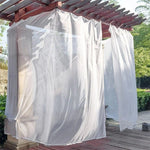 Rideaux d'extérieur élégants pour pergola, offrant une touche raffinée à votre espace extérieur tout en permettant de créer une ambiance intimiste et apaisante. Ideals pour protéger du soleil tout en ajoutant du style à votre jardin ou terrasse.