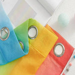 Rideau coloré arc-en-ciel avec œillets en métal, décoration moderne et lumineuse pour fenêtre, parfait pour ajouter une touche de couleur à votre intérieur. Accessoire tendance pour salon ou chambre, facile à installer et à assortir avec divers styles de décoration.