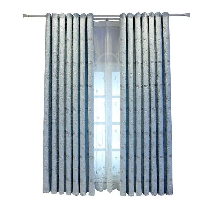 Rideau bleu élégant idéal pour une décoration intérieure sophistiquée. Apporte une touche moderne à n'importe quelle pièce. Parfait pour réduire la lumière extérieure tout en ajoutant du style. Convient pour le salon ou la chambre à coucher. Facile à installer avec sa tringle pratique, ce rideau est un choix idéal pour ceux qui cherchent à améliorer leur espace de vie.