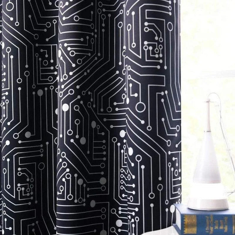 Rideau moderne au design circuit imprimé noir et blanc, parfait pour ajouter une touche high-tech et élégante à votre intérieur. Idéal pour les amateurs de technologie et de décoration contemporaine, ce rideau offre un style unique et innovant pour embellir votre espace de vie.