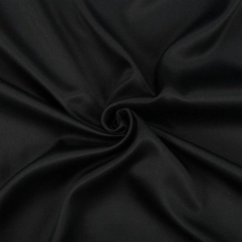 Image d'un tissu noir élégant, idéal pour la couture et la décoration. Ce tissu est parfait pour créer des vêtements sur mesure ou des projets de design intérieur moderne. La couleur noire profonde offre une base chic pour diverses applications créatives.