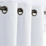 Rideaux blancs à œillets pour maison moderne, solution élégante et pratique pour habiller les fenêtres, idéal pour décoration d'intérieur, ajustement facile sur tringles standards, design sobre et épuré.
