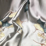 Rideau élégant avec motifs de feuilles de ginkgo, idéal pour ajouter une touche raffinée et naturelle à votre intérieur. Parfait pour salons et chambres, ce rideau apporte une ambiance douce et apaisante. Accessoire déco incontournable pour une maison stylée et moderne.