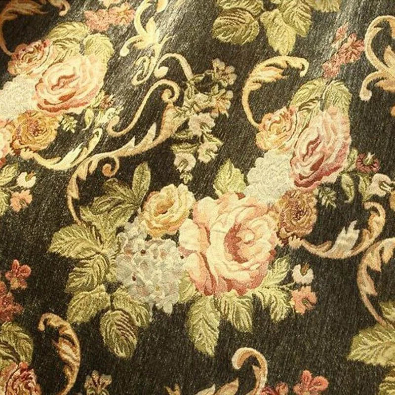 Motif floral élégant avec des roses pastel sur fond sombre, idéal pour la décoration intérieure classique. Design raffiné pour coussins, rideaux ou tapisserie, ajoutant une touche de sophistication à tout espace. Parfait pour ceux cherchant un style intemporel et romantique.