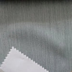 Échantillon de tissu texturé gris, idéal pour la confection de vêtements élégants ou la décoration intérieure. Ce textile présente une finition raffinée avec des nuances subtiles, parfait pour un style moderne et épuré.