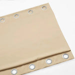 Rideau beige avec œillets métalliques, idéal pour la décoration intérieure moderne et élégante. Solution pratique pour contrôler la lumière et préserver l'intimité dans les espaces de vie. Facile à installer, parfait pour le salon ou la chambre.