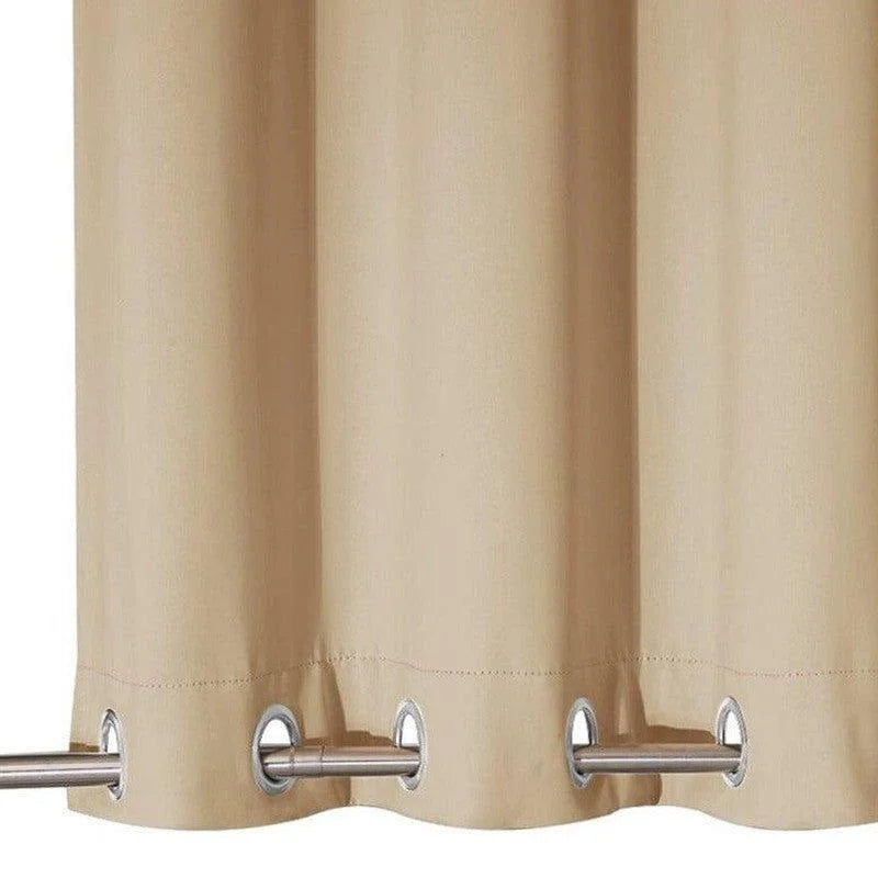 Rideau beige avec œillets en métal pour tringle, idéal pour ajouter une touche élégante à votre intérieur. Facile à installer, il convient parfaitement à un salon ou une chambre. Ajustement précis pour un style moderne et épuré.