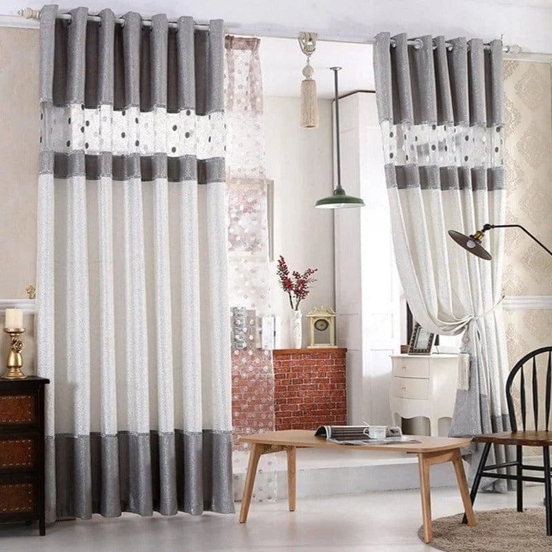 Rideaux élégants pour salon moderne, combinaison de couleurs gris et blanc, ajout de style contemporain à votre intérieur. Idéal pour créer une ambiance lumineuse et accueillante, transformant votre espace de vie avec une touche élégante. Parfait pour améliorer la décoration tout en préservant l'intimité.